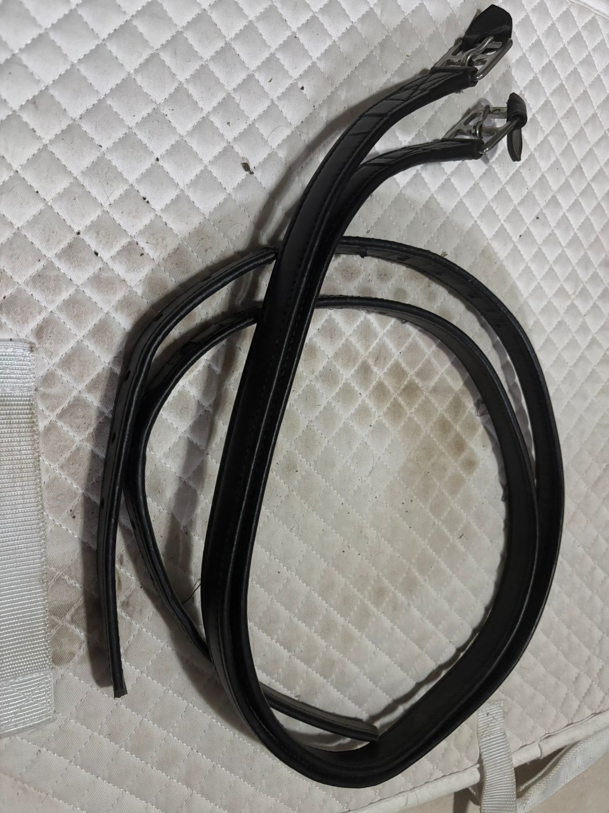 EA Black Stirrup Leathers – 135cm